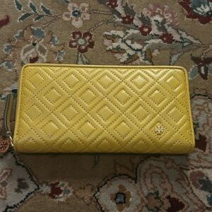 New With Flaw Tory Burch Fleming Quilted Zip Continental Wallet Day Lily Yellow